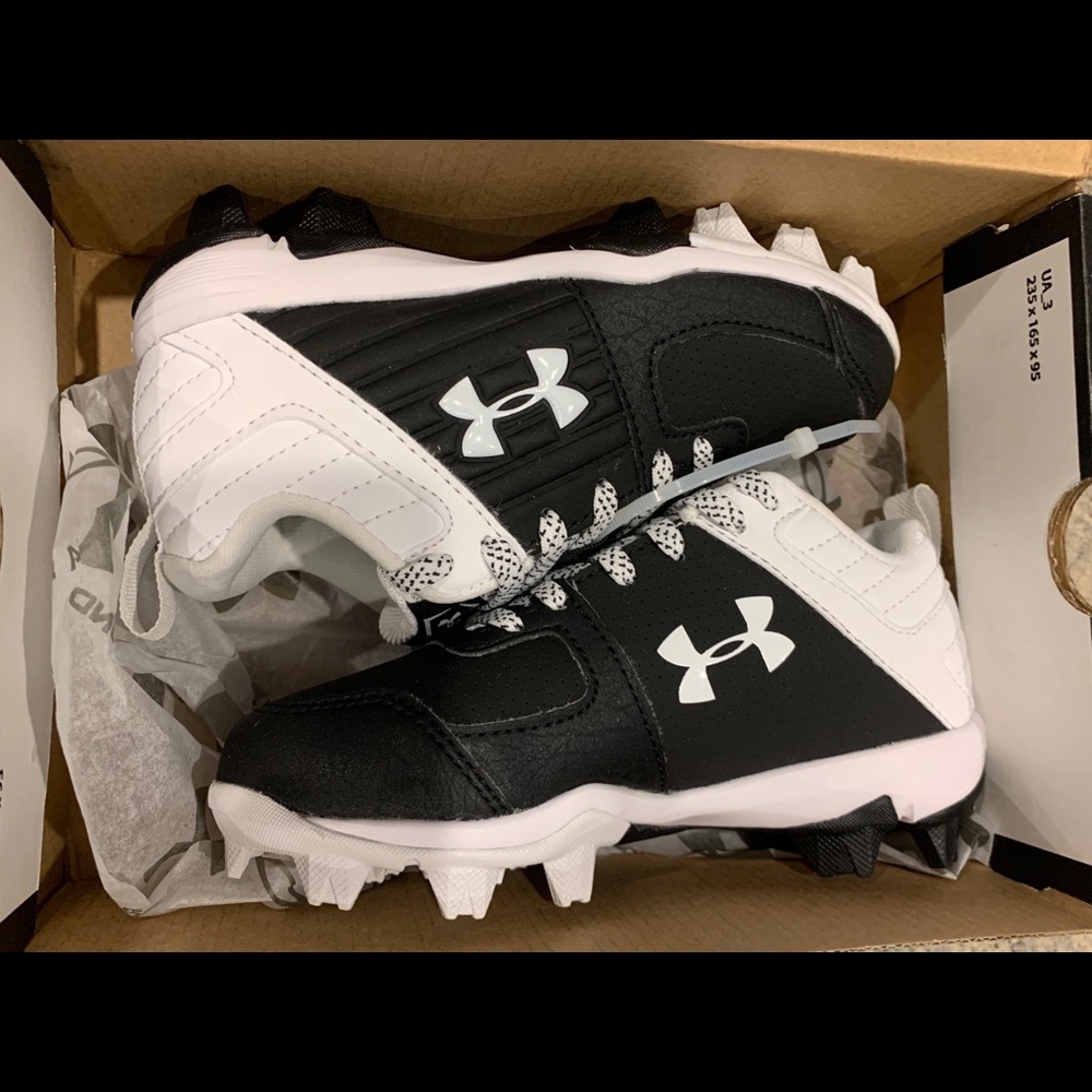 NIB Under Armour Black White Youth Baseball Cleats